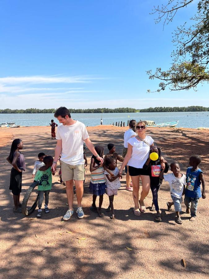 Pombo Kunda Villa Sanyang Buitenkant foto