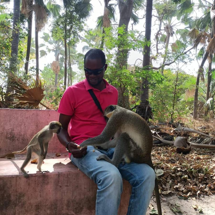 Pombo Kunda Villa Sanyang Buitenkant foto