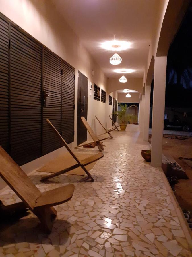Pombo Kunda Villa Sanyang Buitenkant foto