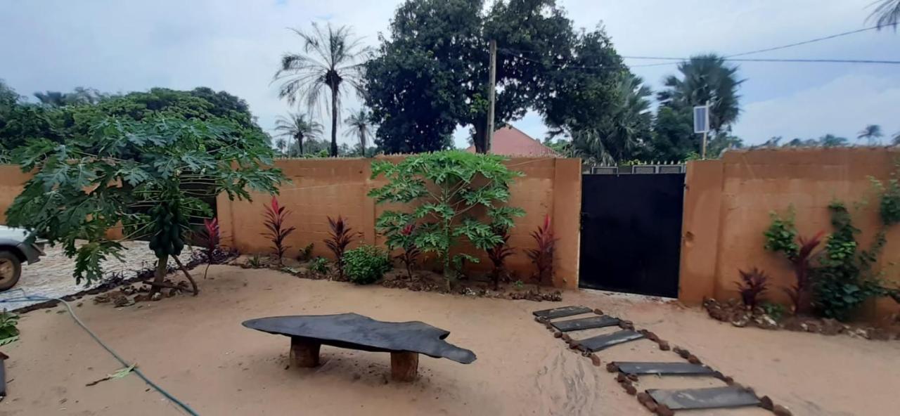 Pombo Kunda Villa Sanyang Buitenkant foto