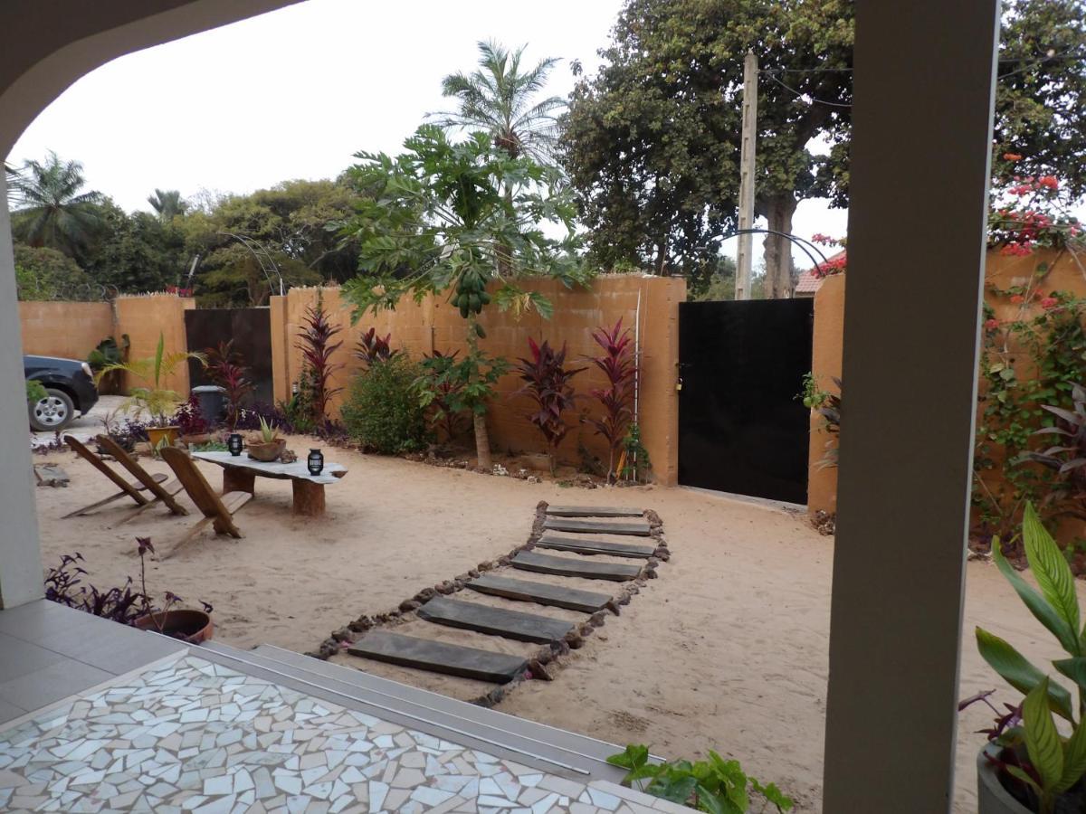 Pombo Kunda Villa Sanyang Buitenkant foto