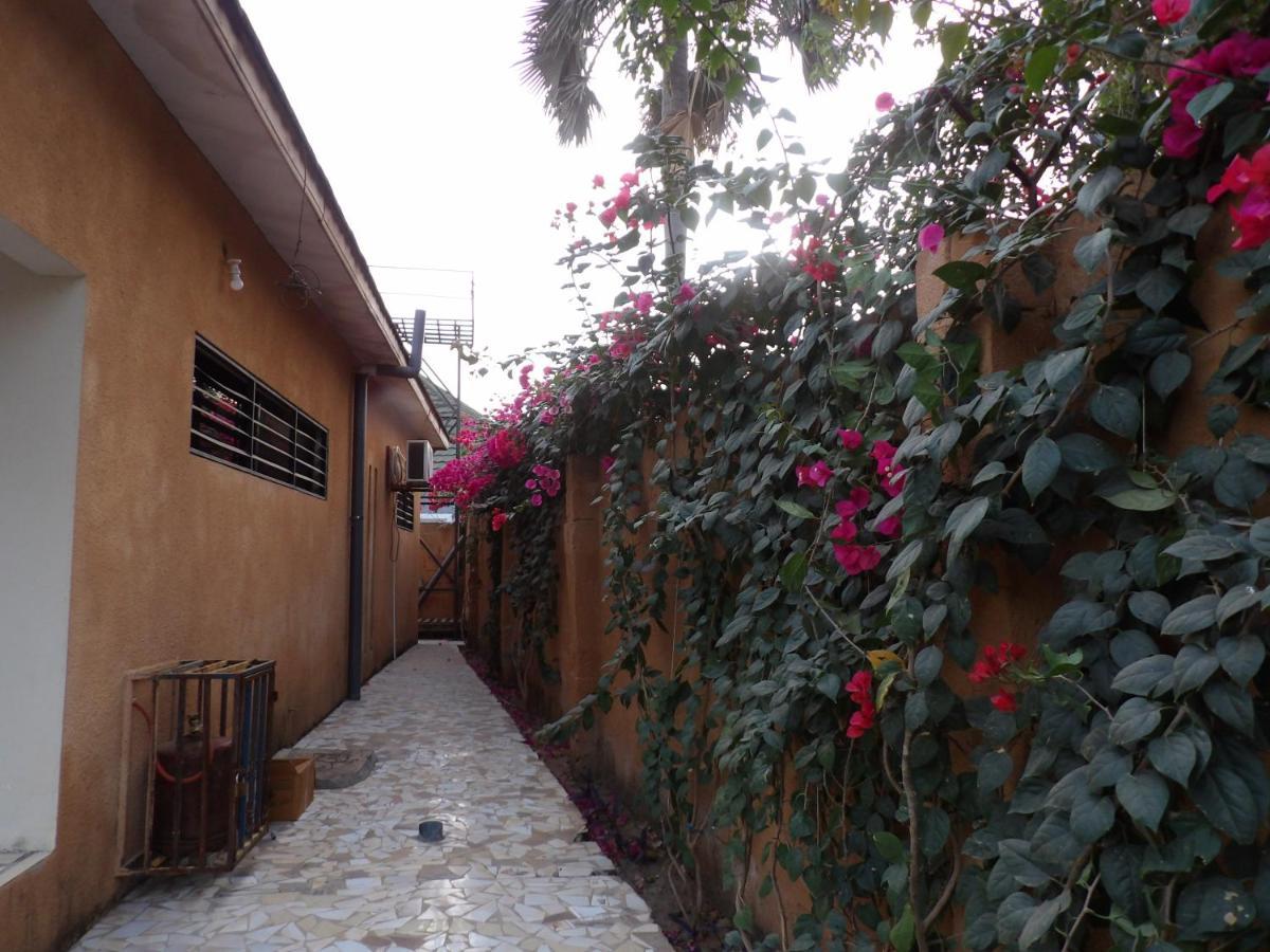 Pombo Kunda Villa Sanyang Buitenkant foto
