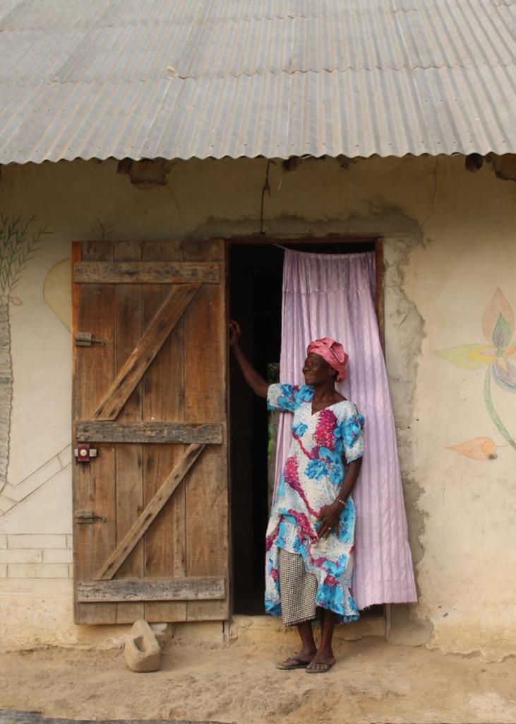 Pombo Kunda Villa Sanyang Buitenkant foto