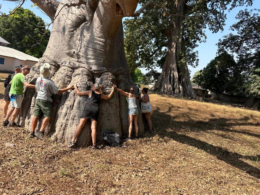 Pombo Kunda Villa Sanyang Buitenkant foto