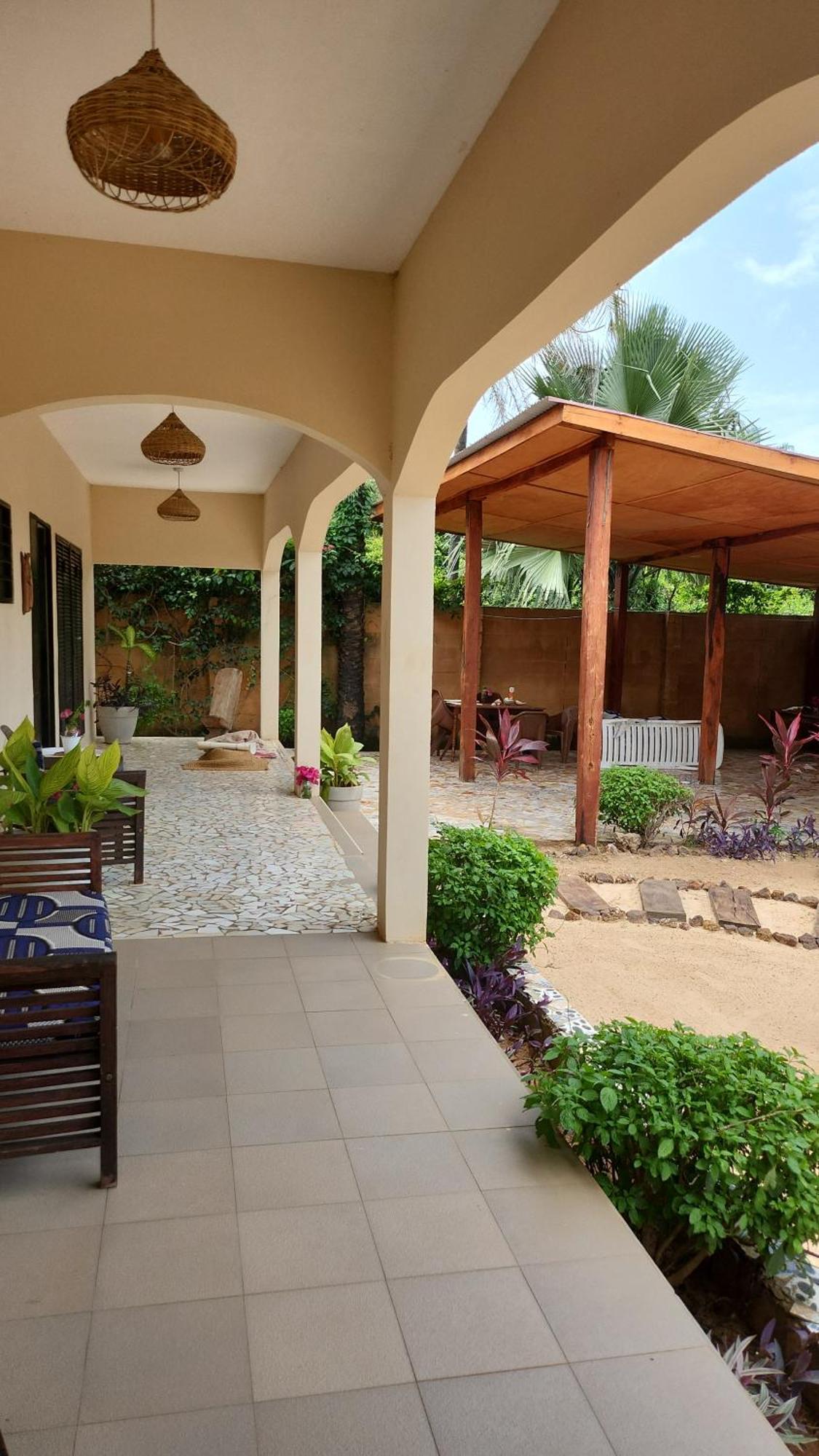 Pombo Kunda Villa Sanyang Buitenkant foto