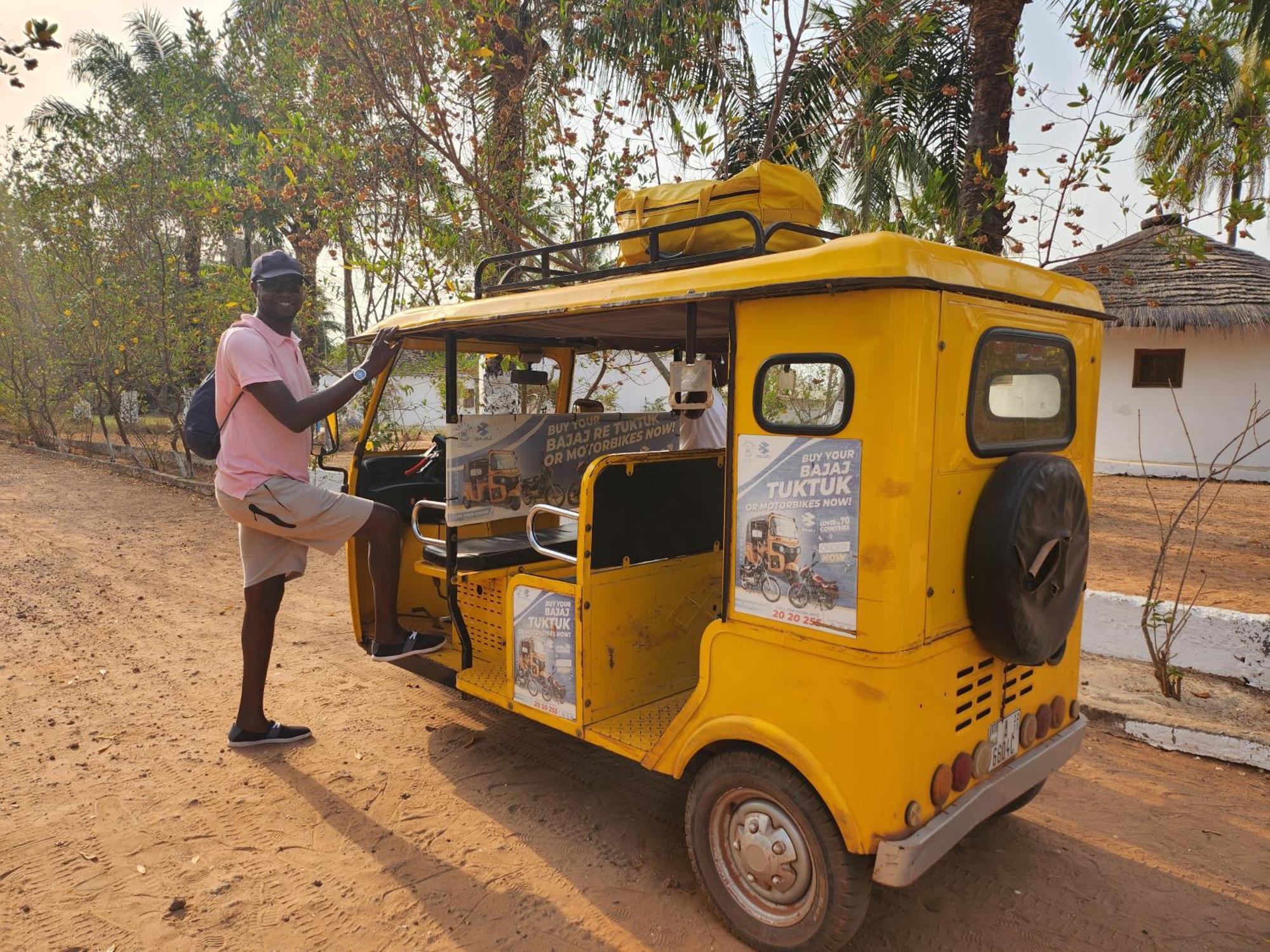 Pombo Kunda Villa Sanyang Buitenkant foto