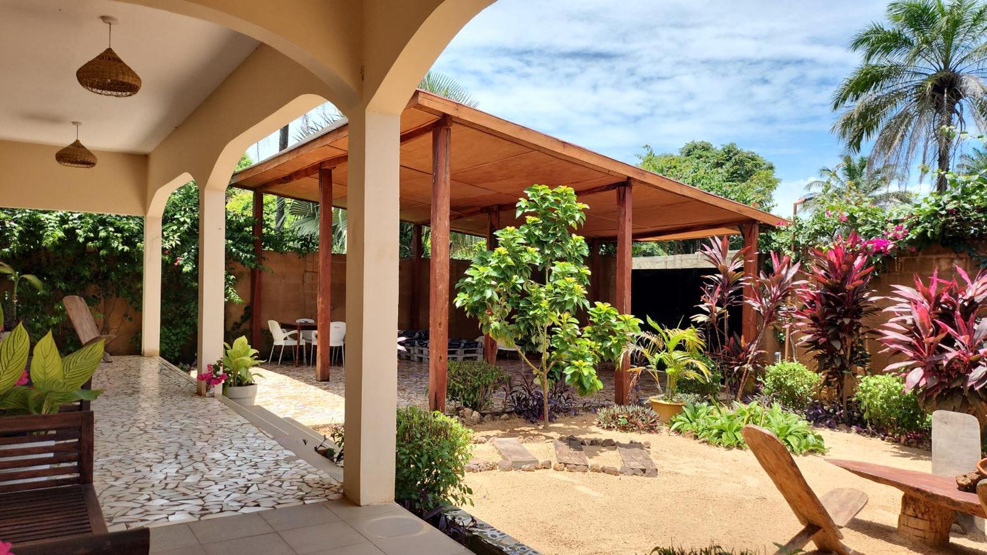 Pombo Kunda Villa Sanyang Buitenkant foto