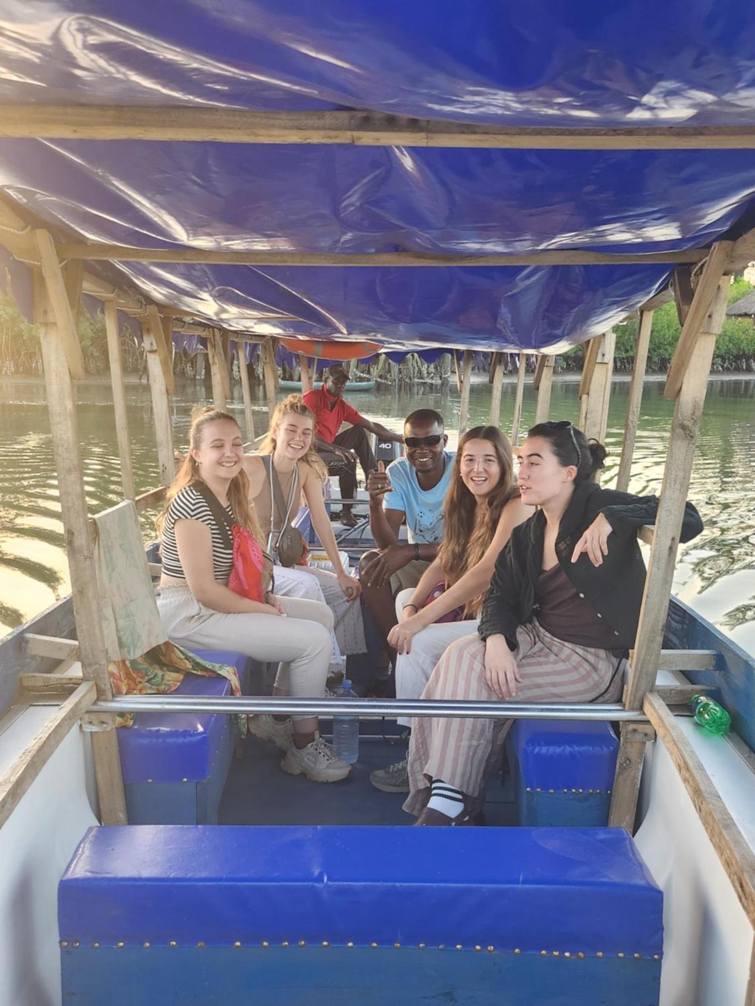 Pombo Kunda Villa Sanyang Buitenkant foto